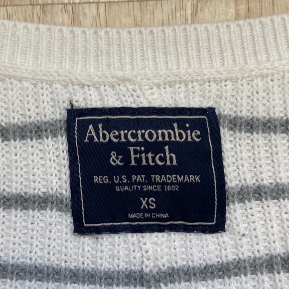 Abercrombie & Fitch White and Gray Stripe V Neck Knitted Sweater, Size XSmall - Picture 3 of 6